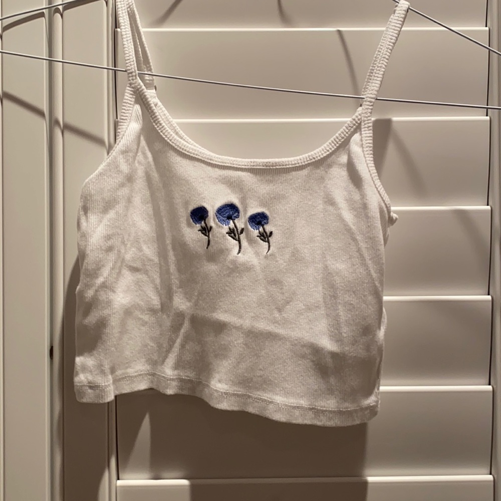 White Hollister crop top with flowers